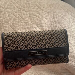 Tommy Hilfiger Black and gray Patterned Card Holder